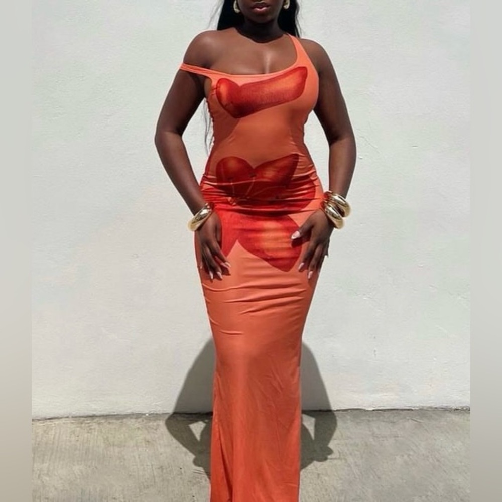 Orange Maxi Dress Has stretch

Fits true to size

Model wearing a size small